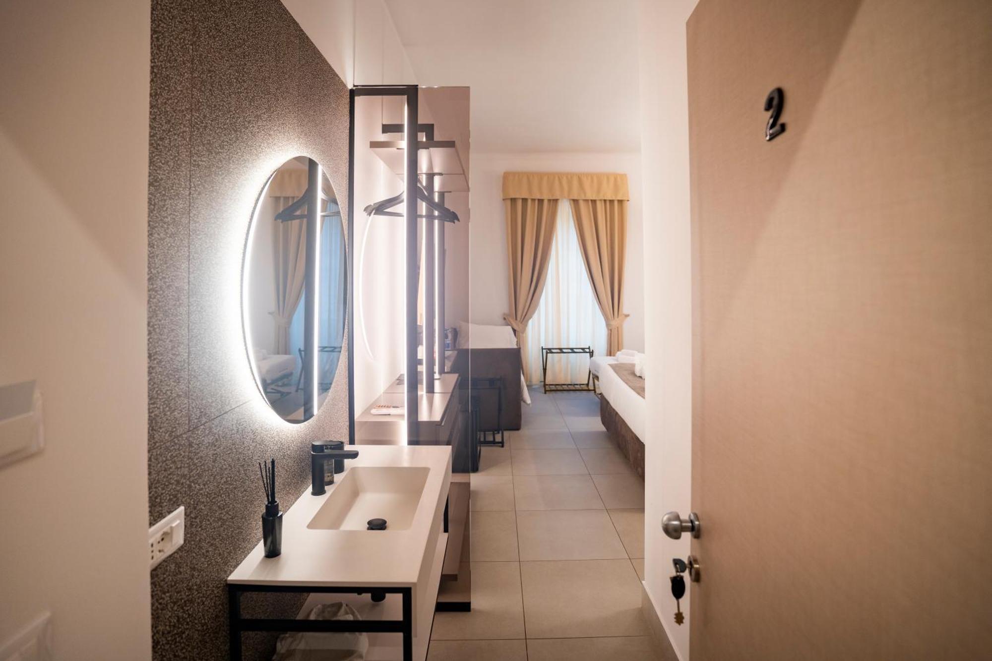Cicerone'S Luxury Suites — Photos 2